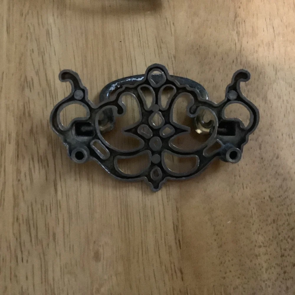 8 Ornate Metal drawer pulls in Aged Brass